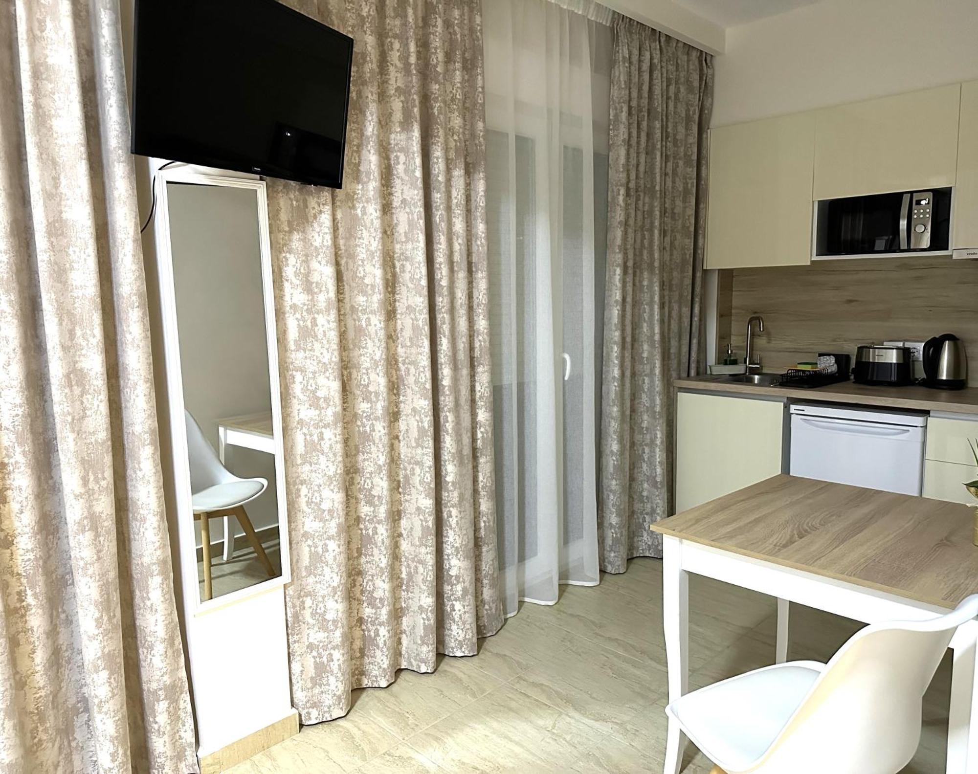Navarino Luxe Suites Переа Экстерьер фото