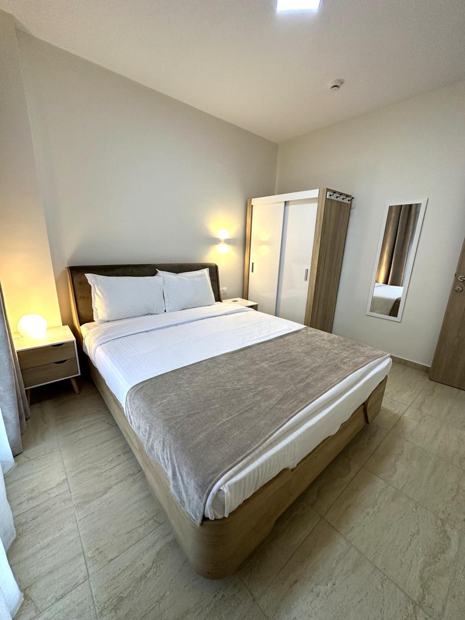 Navarino Luxe Suites Переа Экстерьер фото