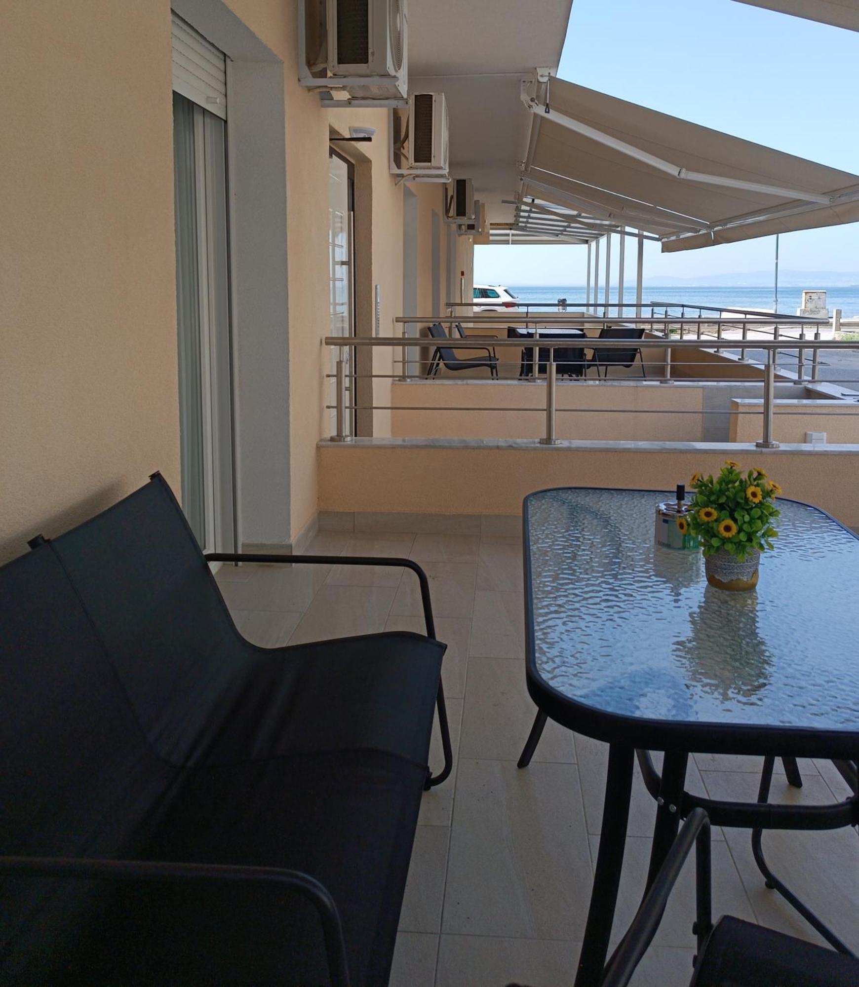 Navarino Luxe Suites Переа Экстерьер фото