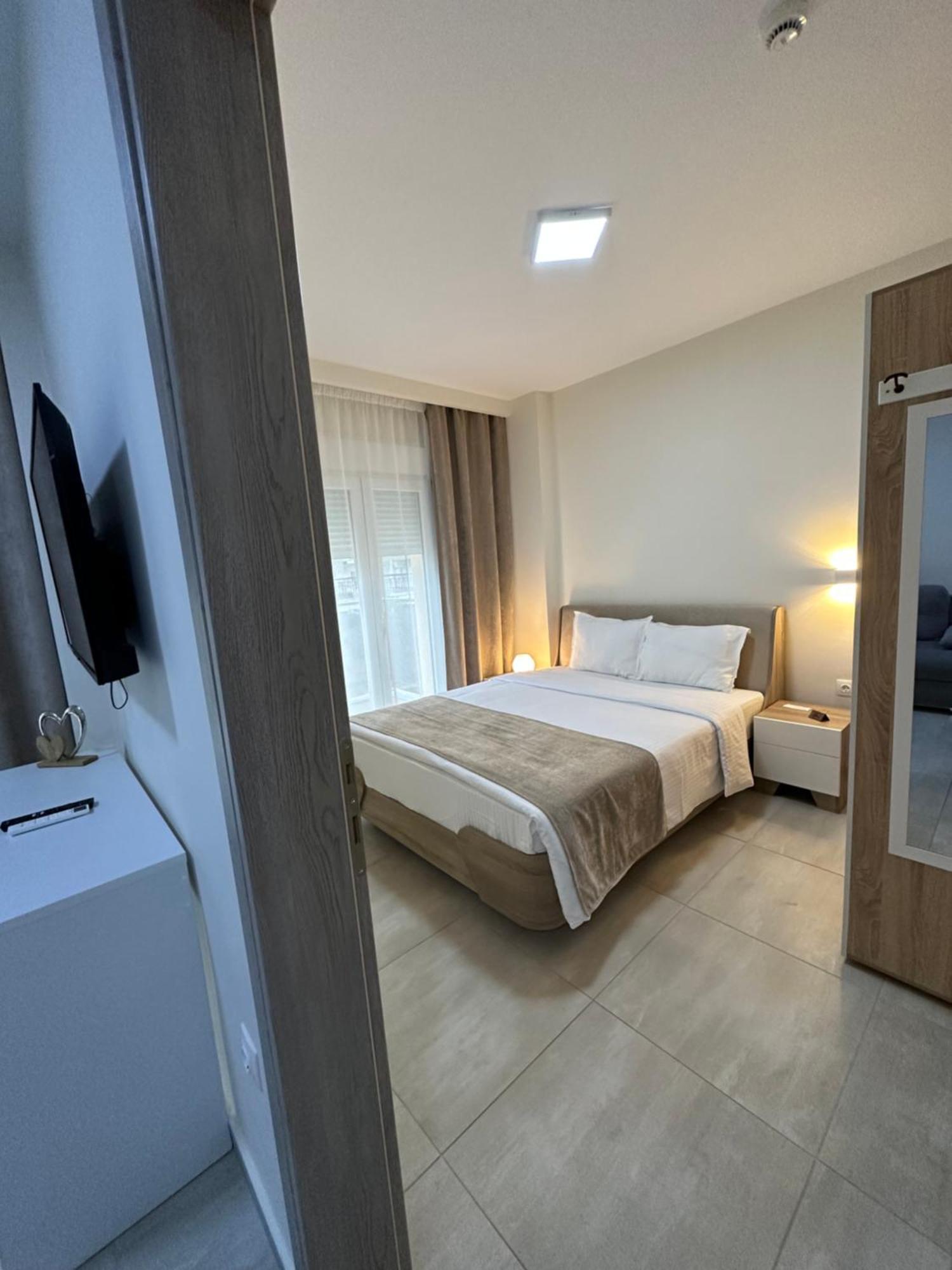 Navarino Luxe Suites Переа Экстерьер фото