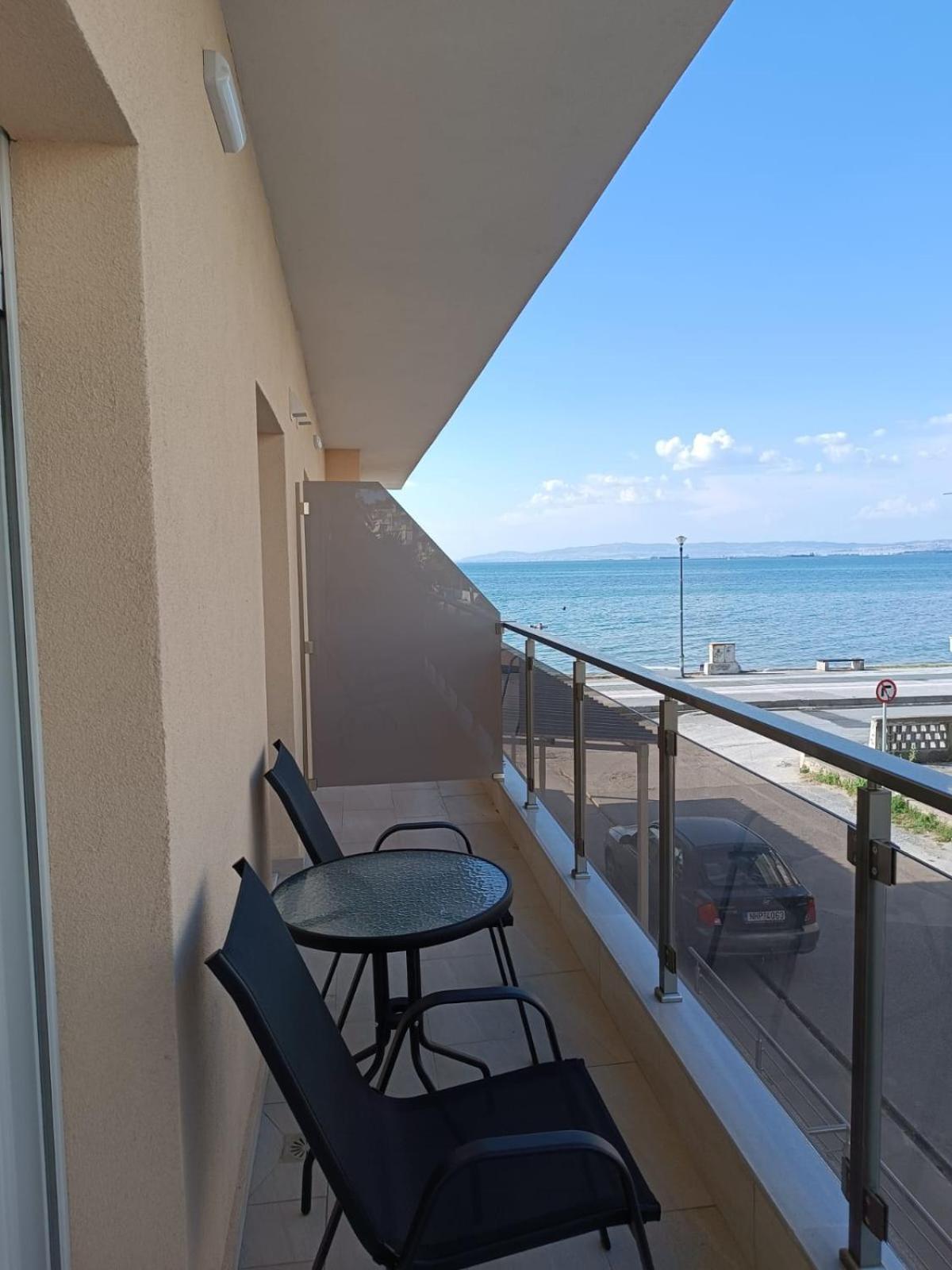 Navarino Luxe Suites Переа Экстерьер фото