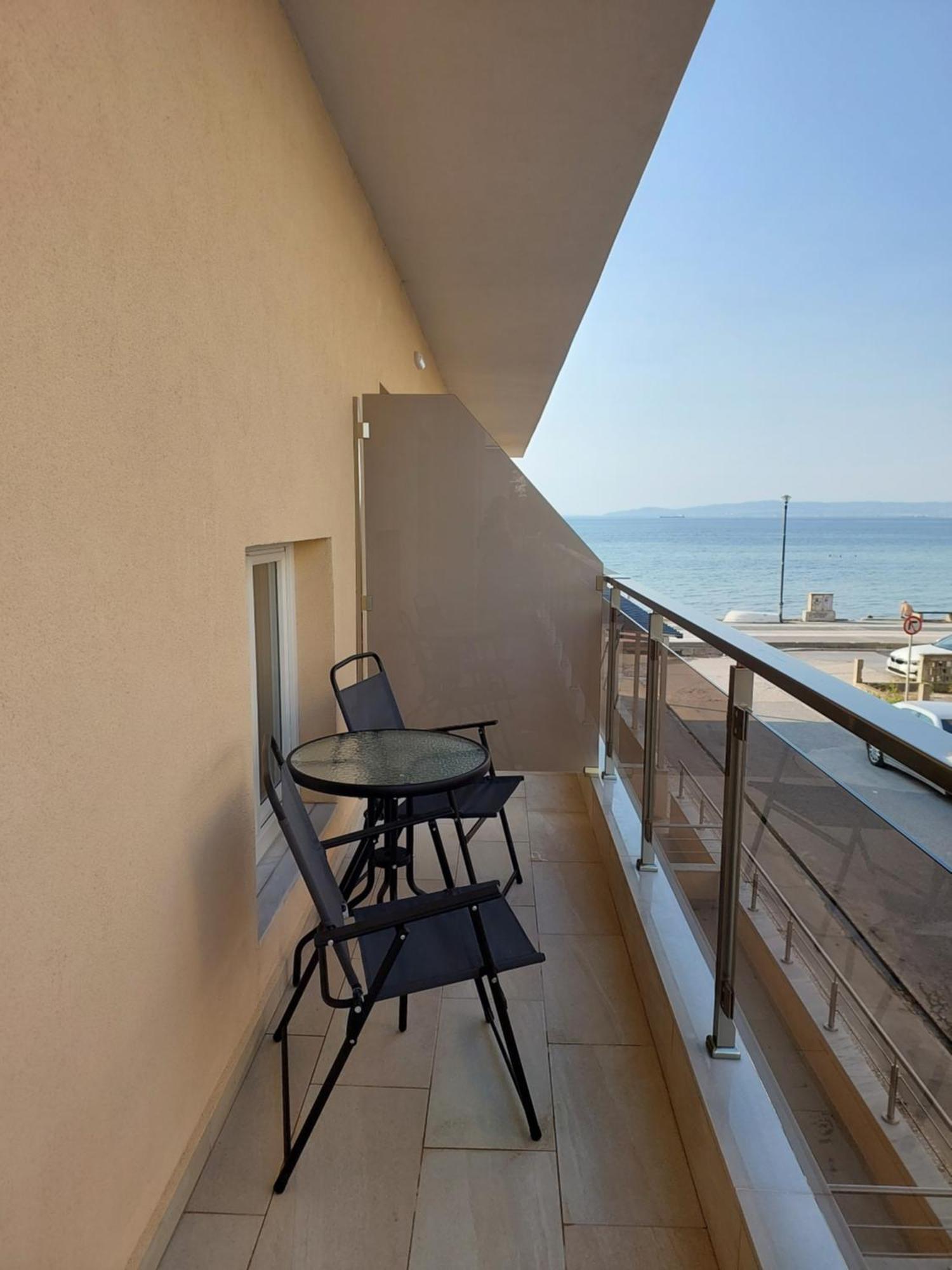 Navarino Luxe Suites Переа Экстерьер фото