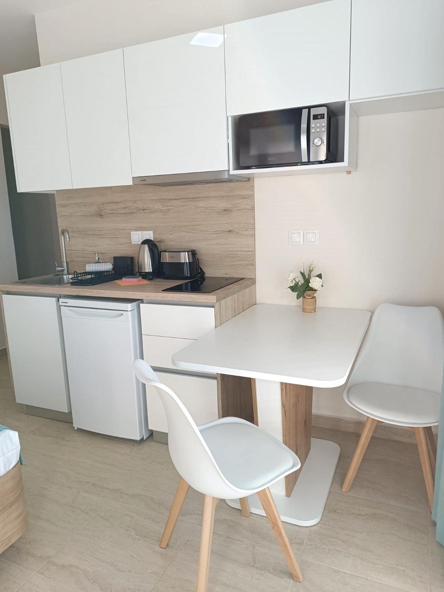 Navarino Luxe Suites Переа Экстерьер фото