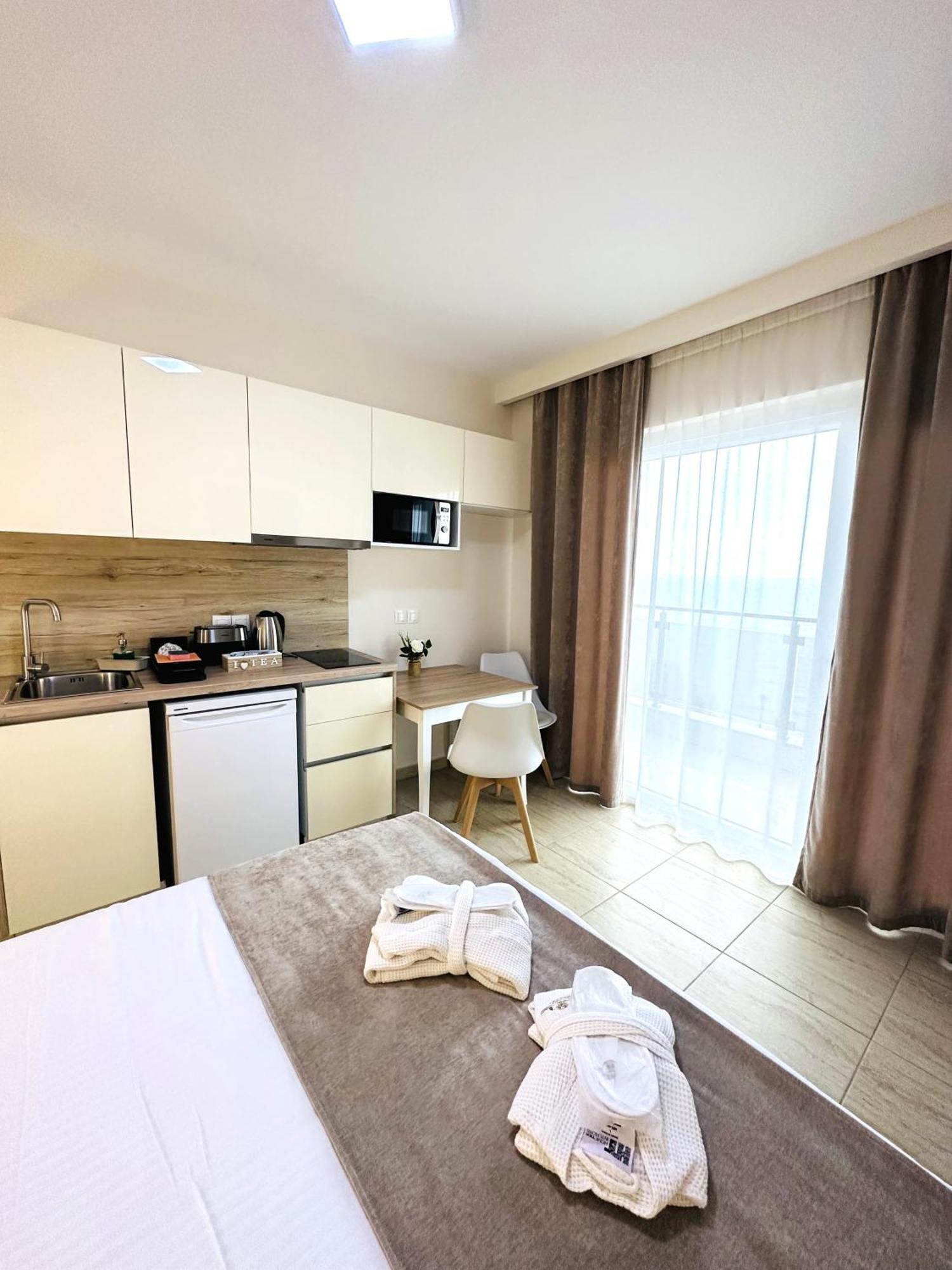 Navarino Luxe Suites Переа Экстерьер фото