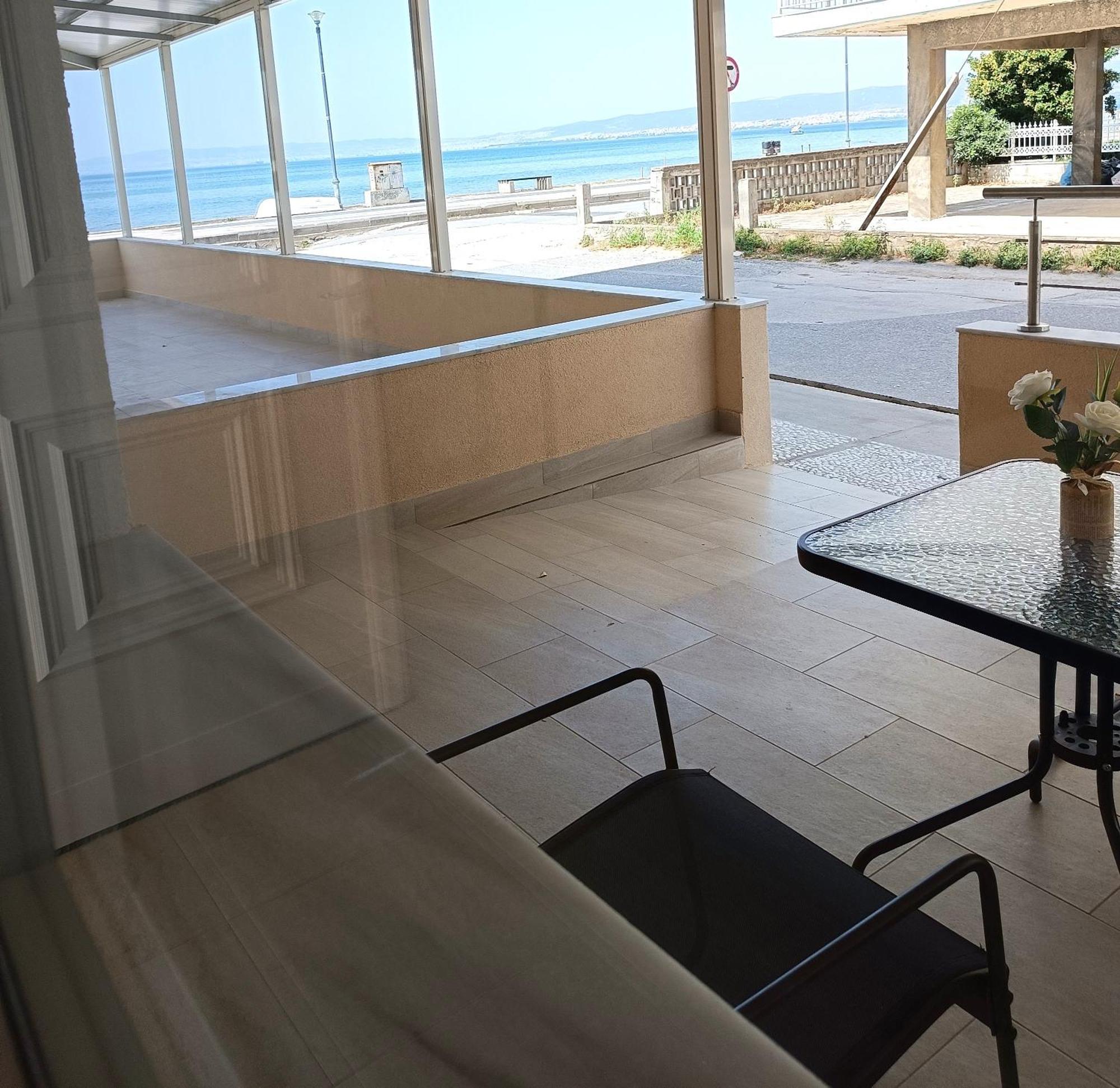 Navarino Luxe Suites Переа Экстерьер фото