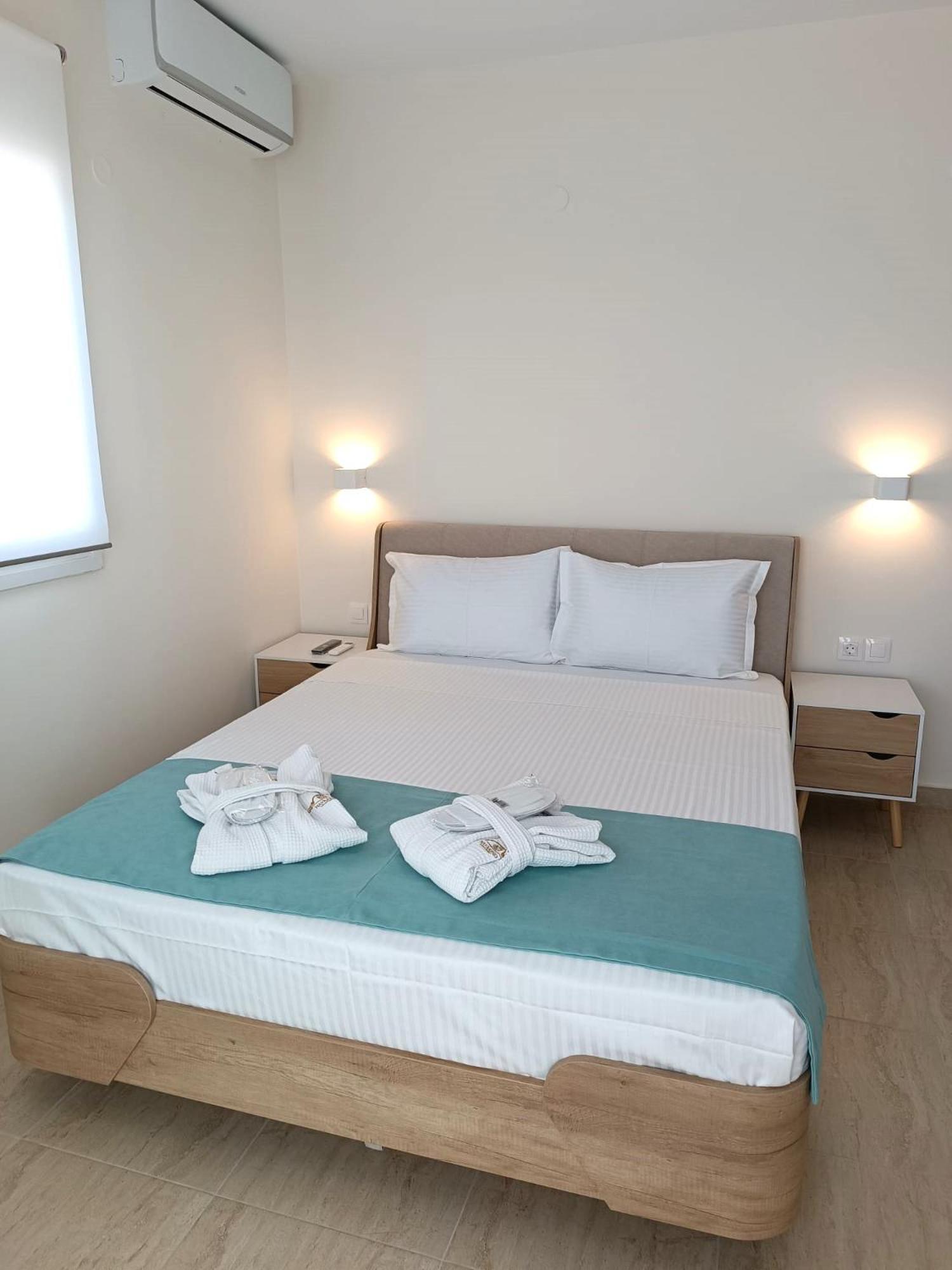 Navarino Luxe Suites Переа Экстерьер фото