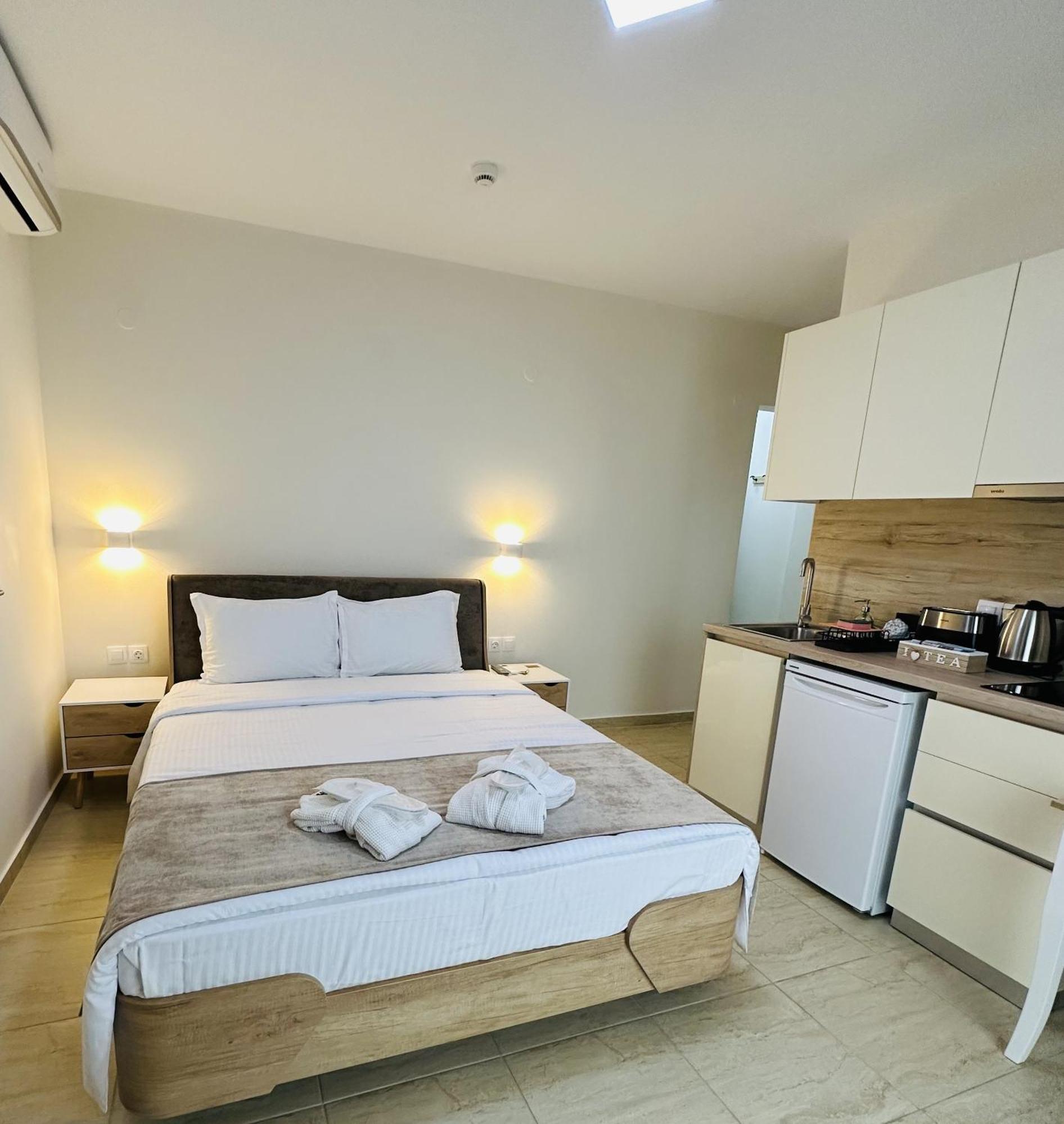 Navarino Luxe Suites Переа Экстерьер фото