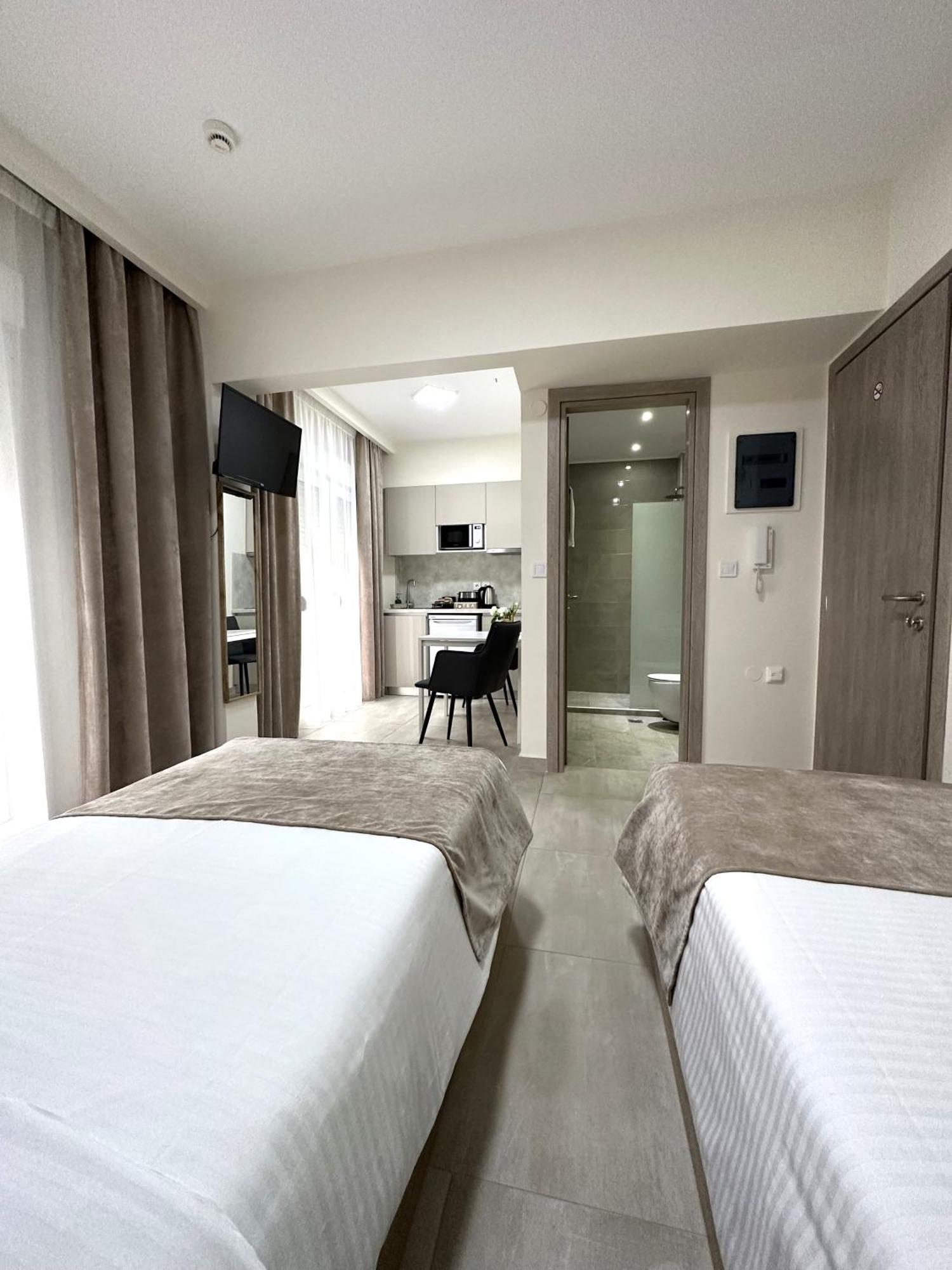 Navarino Luxe Suites Переа Экстерьер фото