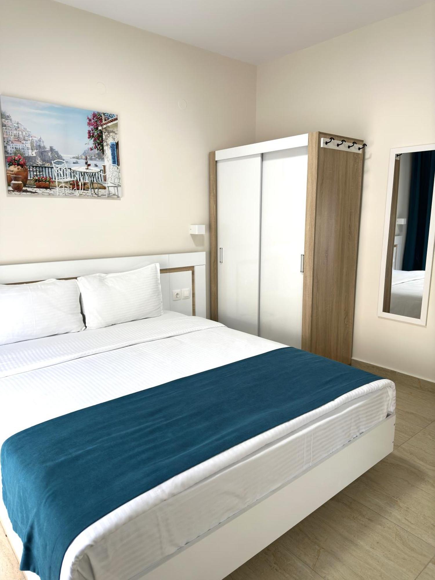 Navarino Luxe Suites Переа Экстерьер фото