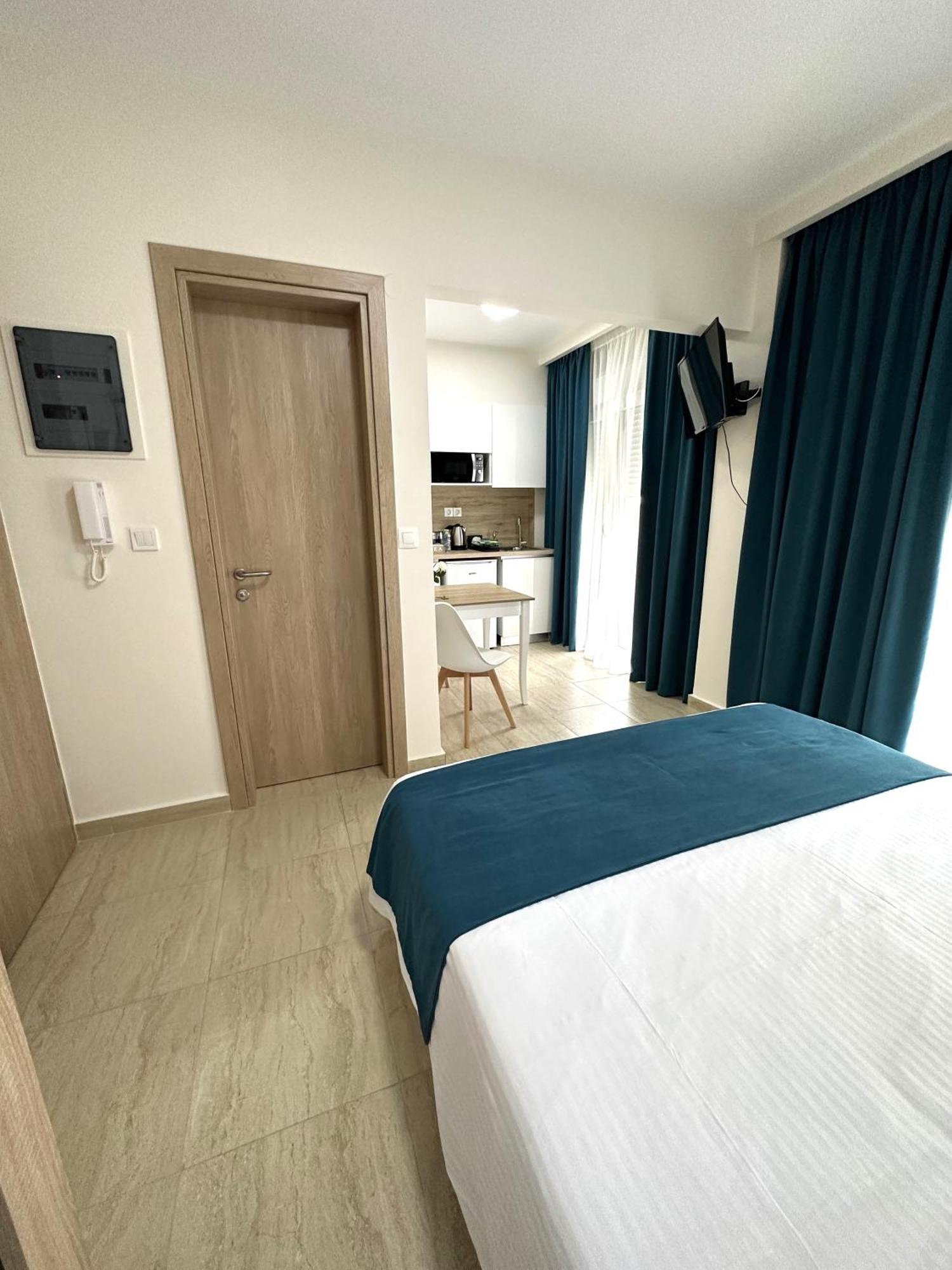 Navarino Luxe Suites Переа Экстерьер фото