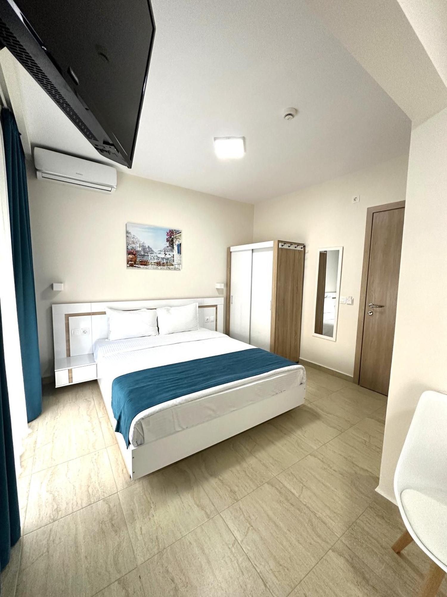 Navarino Luxe Suites Переа Экстерьер фото