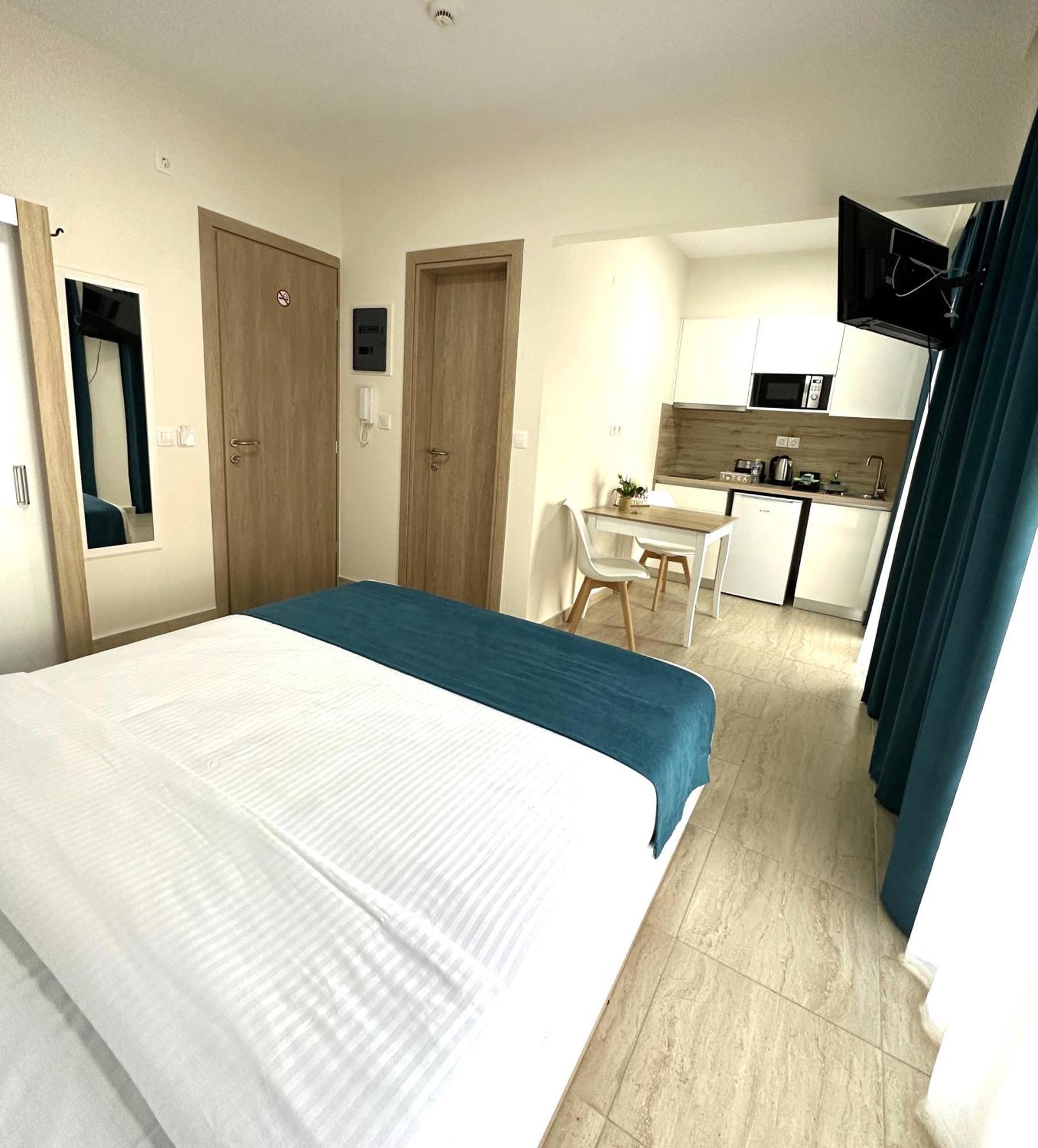 Navarino Luxe Suites Переа Экстерьер фото